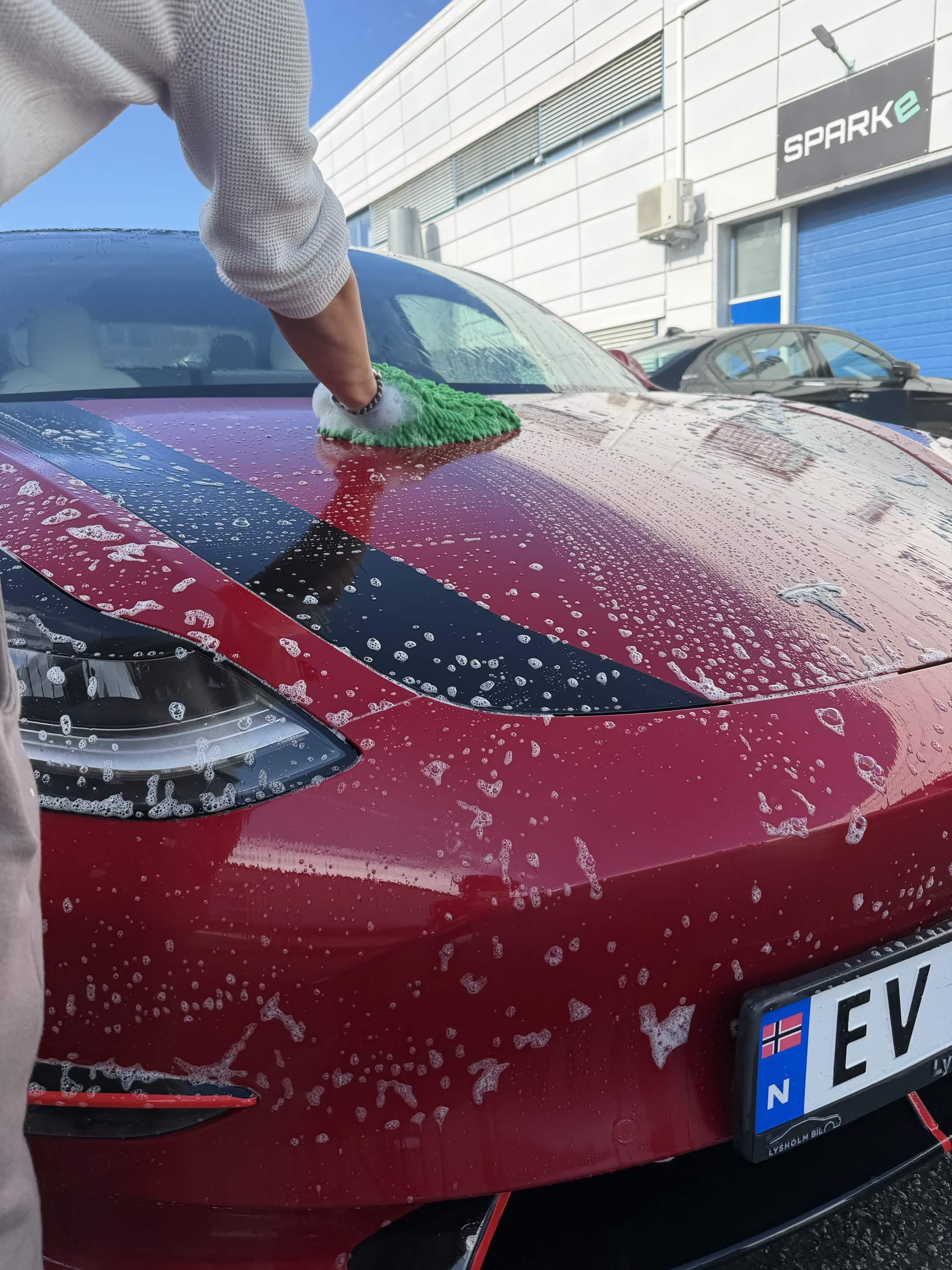 Utvendig bilvask hos Glossverket Detailing